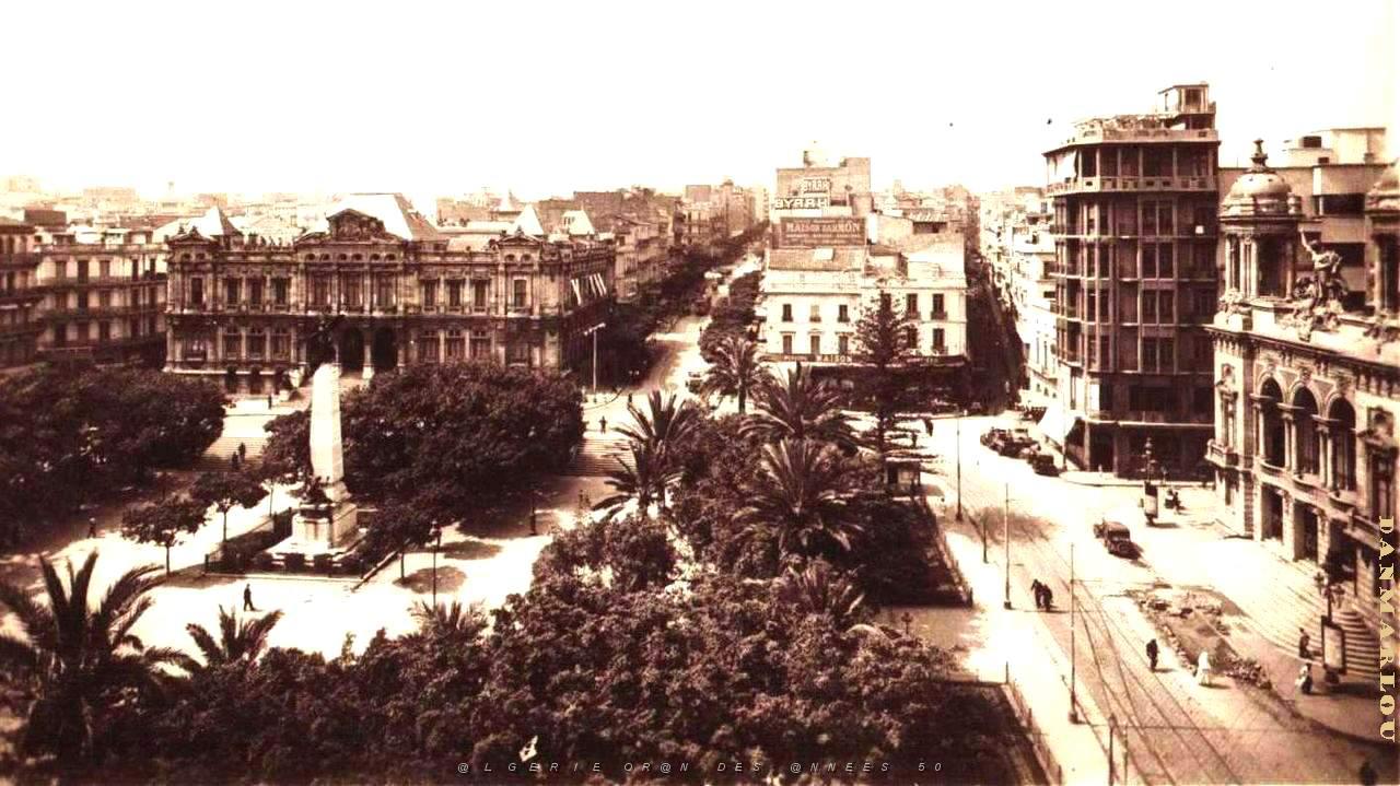 PA a- 09- Vue d'ensemble place d' Armes.jpg